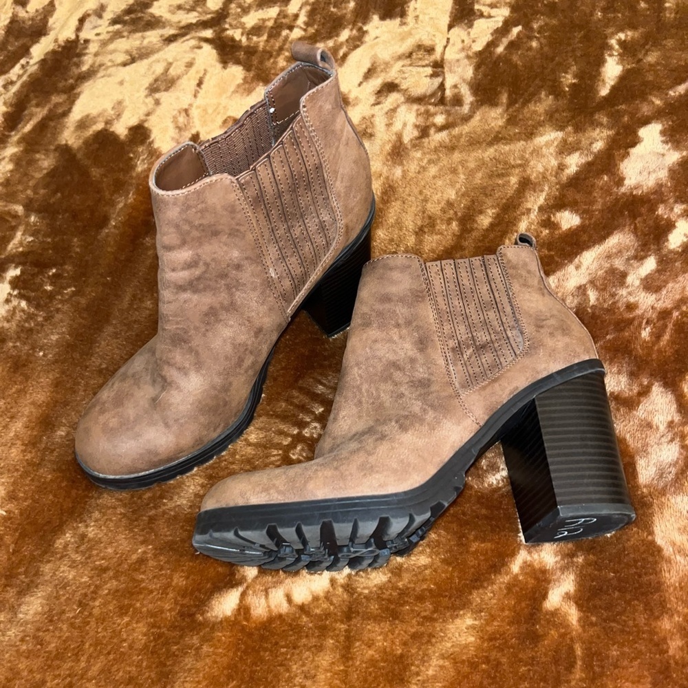 Women’s Faux Leather Block Heel Bootie Size 8 Sam And Libby fall boots